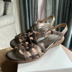 Naturalizer Women's Bronze Leather Strappy Sandals